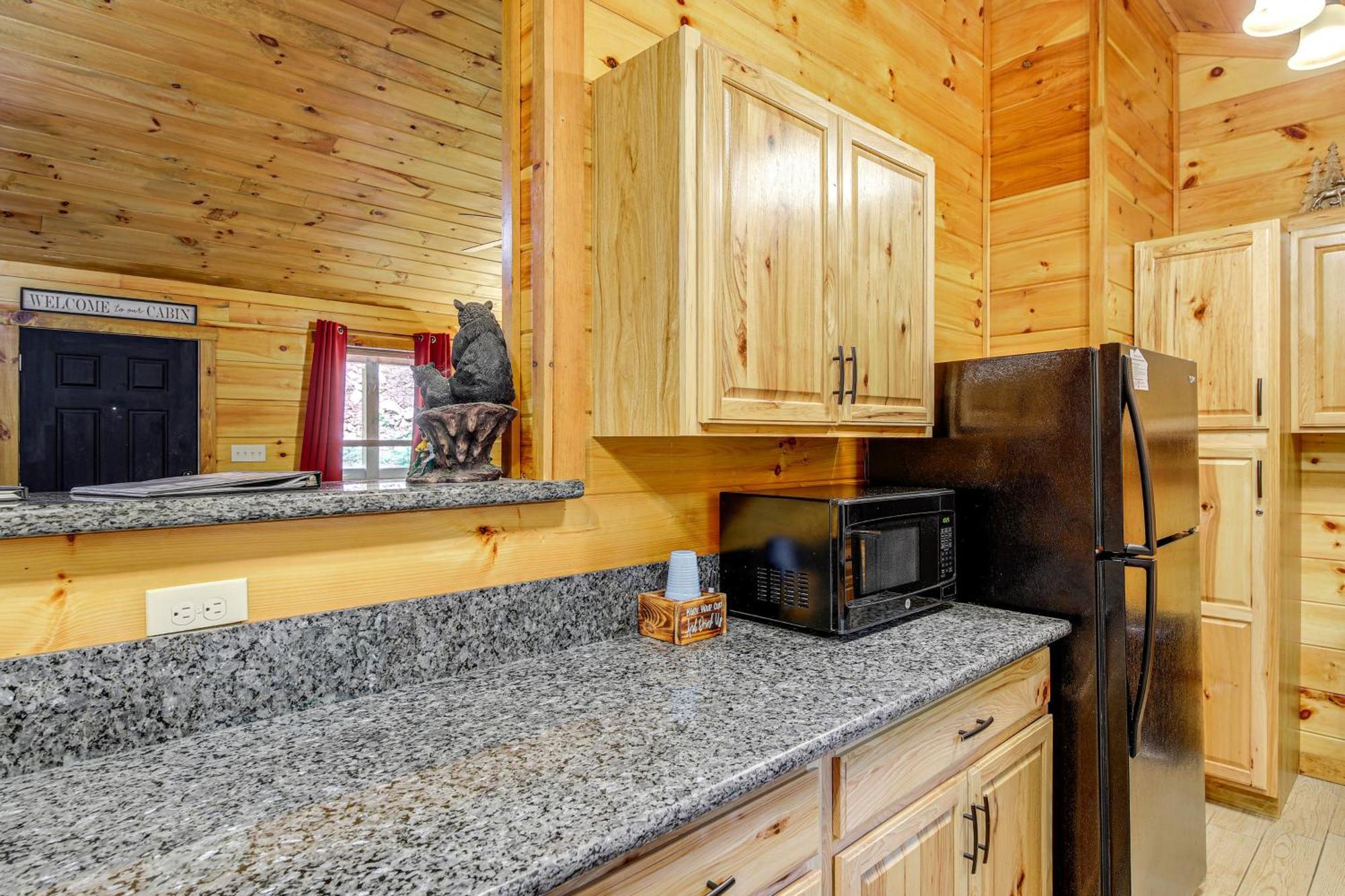 Pet-friendly About 2 Mi To Downtown! *