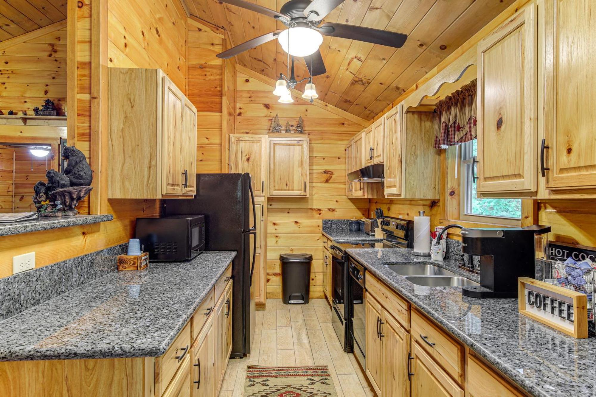Pet-friendly About 2 Mi To Downtown! Holiday home *