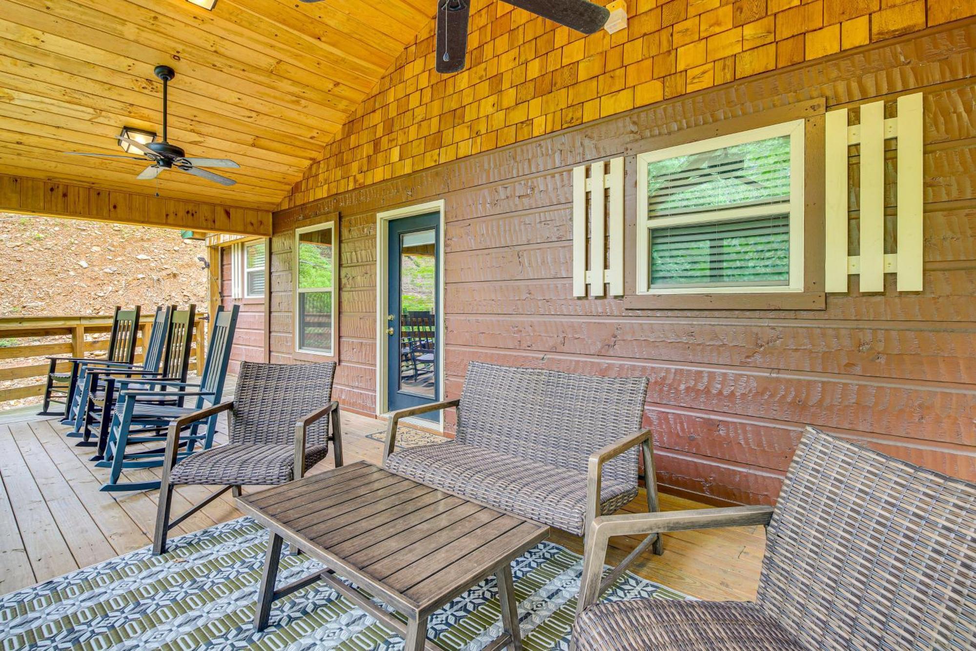 Pet-friendly About 2 Mi To Downtown! *