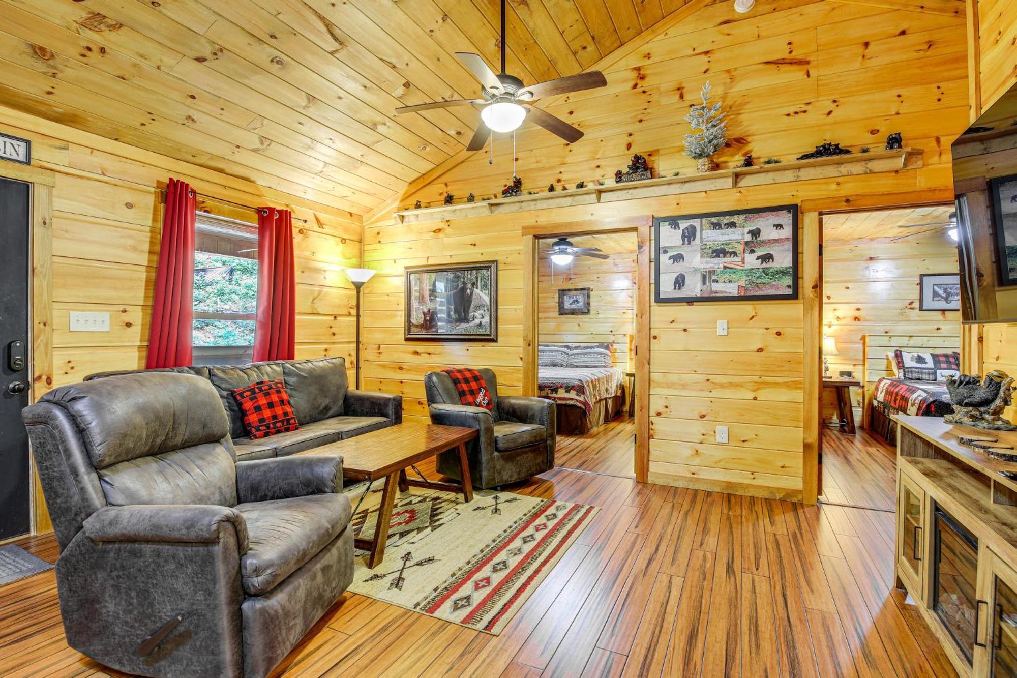 Pet-friendly About 2 Mi To Downtown! Holiday home *