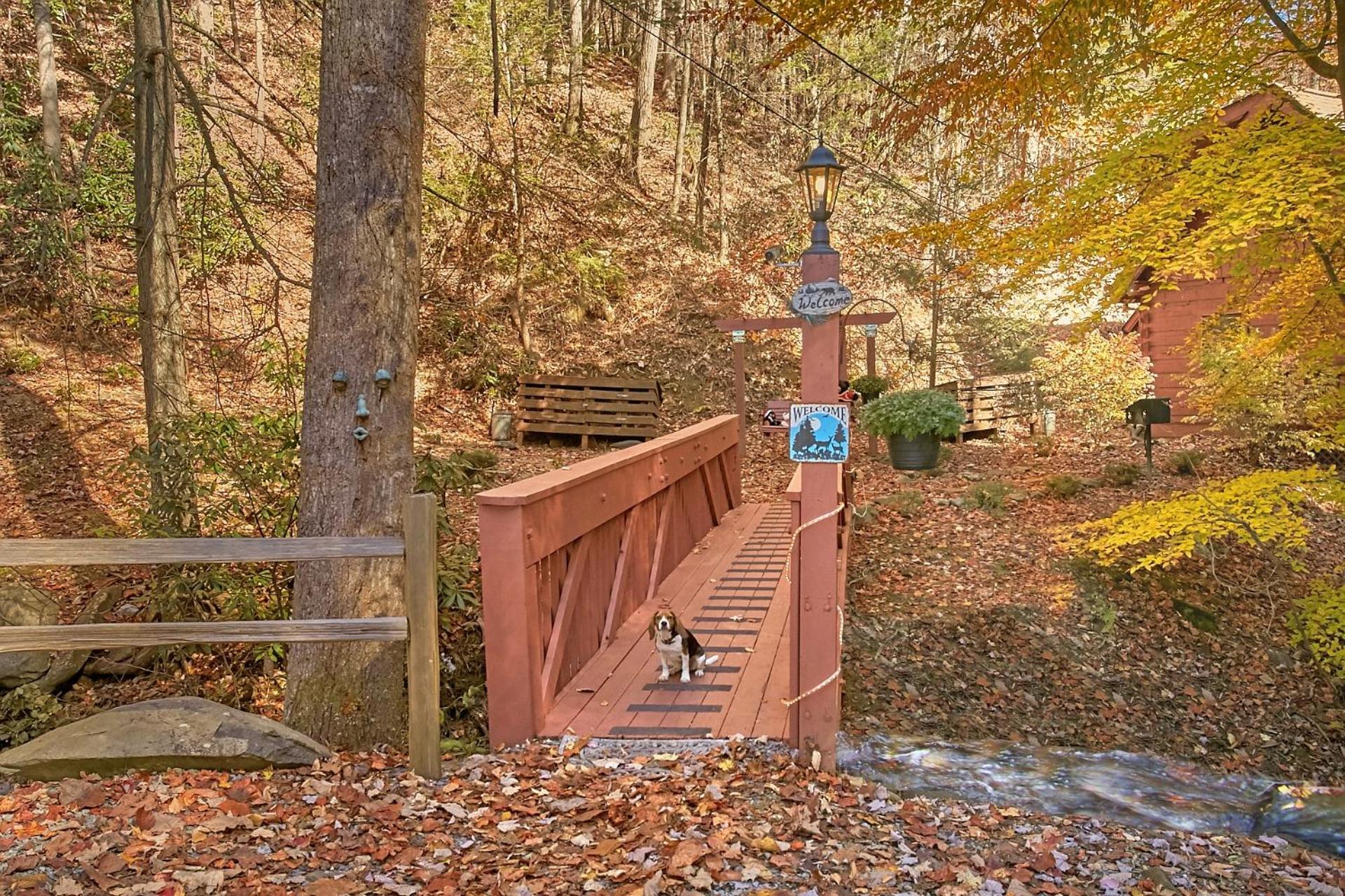 Cozy Creek Holiday * Gatlinburg