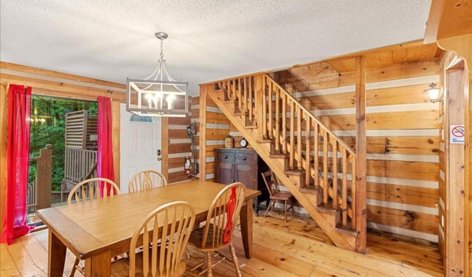 Holiday home Near Downtown, Bbq,hot Tub, Foosball, Fireplace