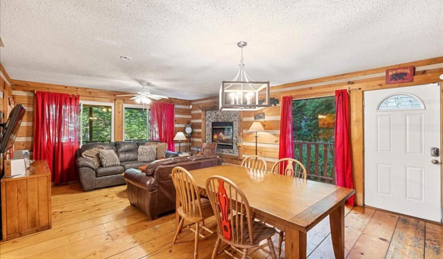 Near Downtown, Bbq,hot Tub, Foosball, Fireplace Holiday home Gatlinburg