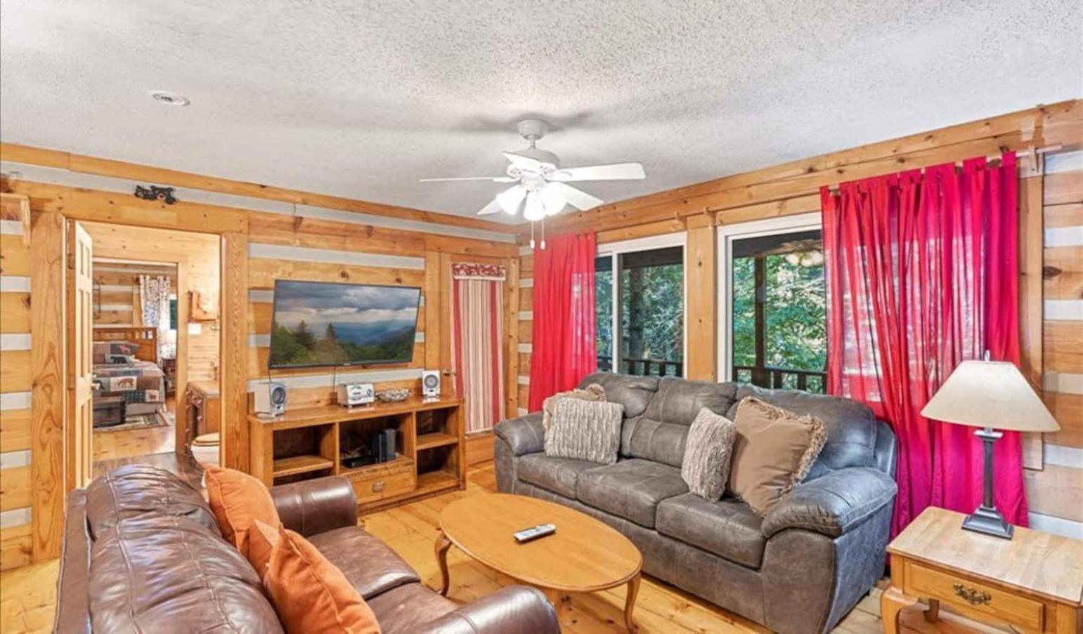 Holiday home Near Downtown, Bbq,hot Tub, Foosball, Fireplace Gatlinburg