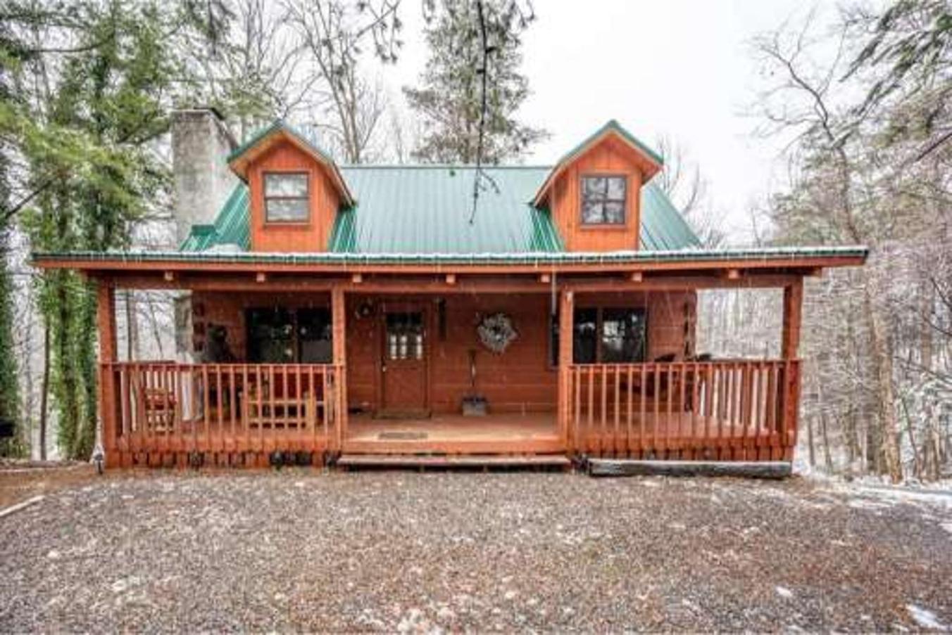 A Charming Cabin, Pool, Firepit, Hot Tub-jacuzzi Gatlinburg