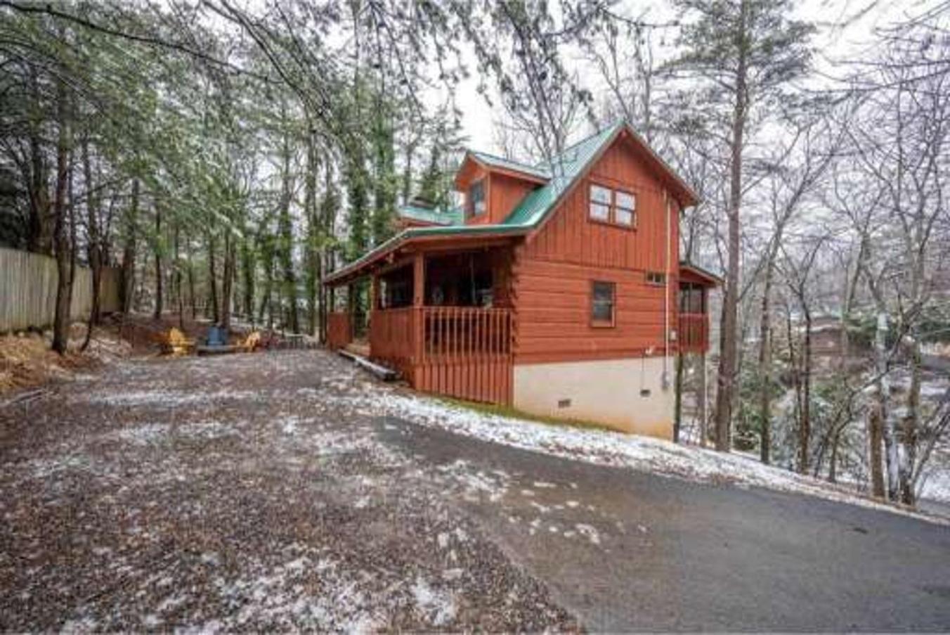Holiday home A Charming Cabin, Pool, Firepit, Hot Tub-jacuzzi Gatlinburg