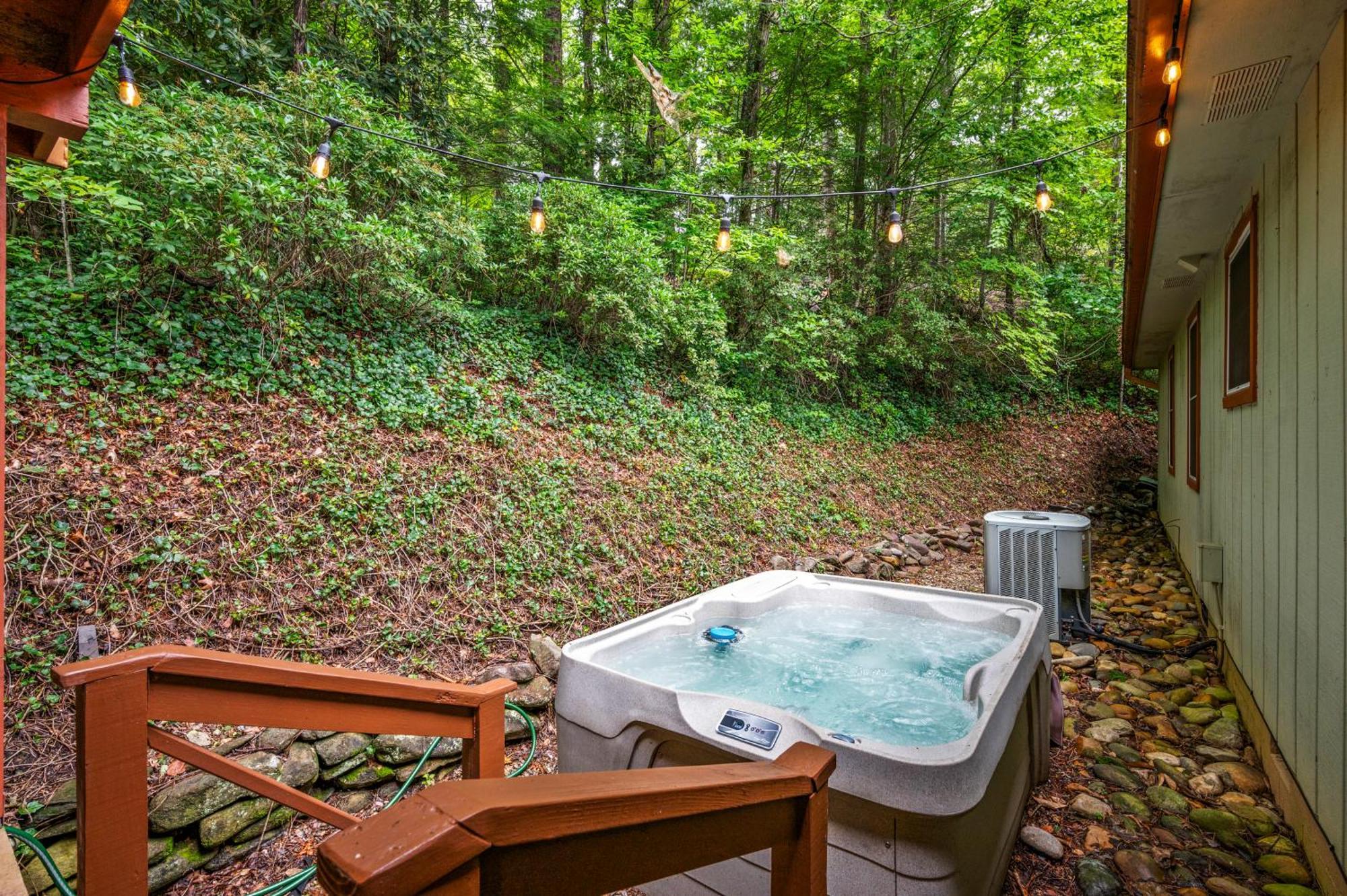 Beautiful With Fireplace And Large Game Holiday home