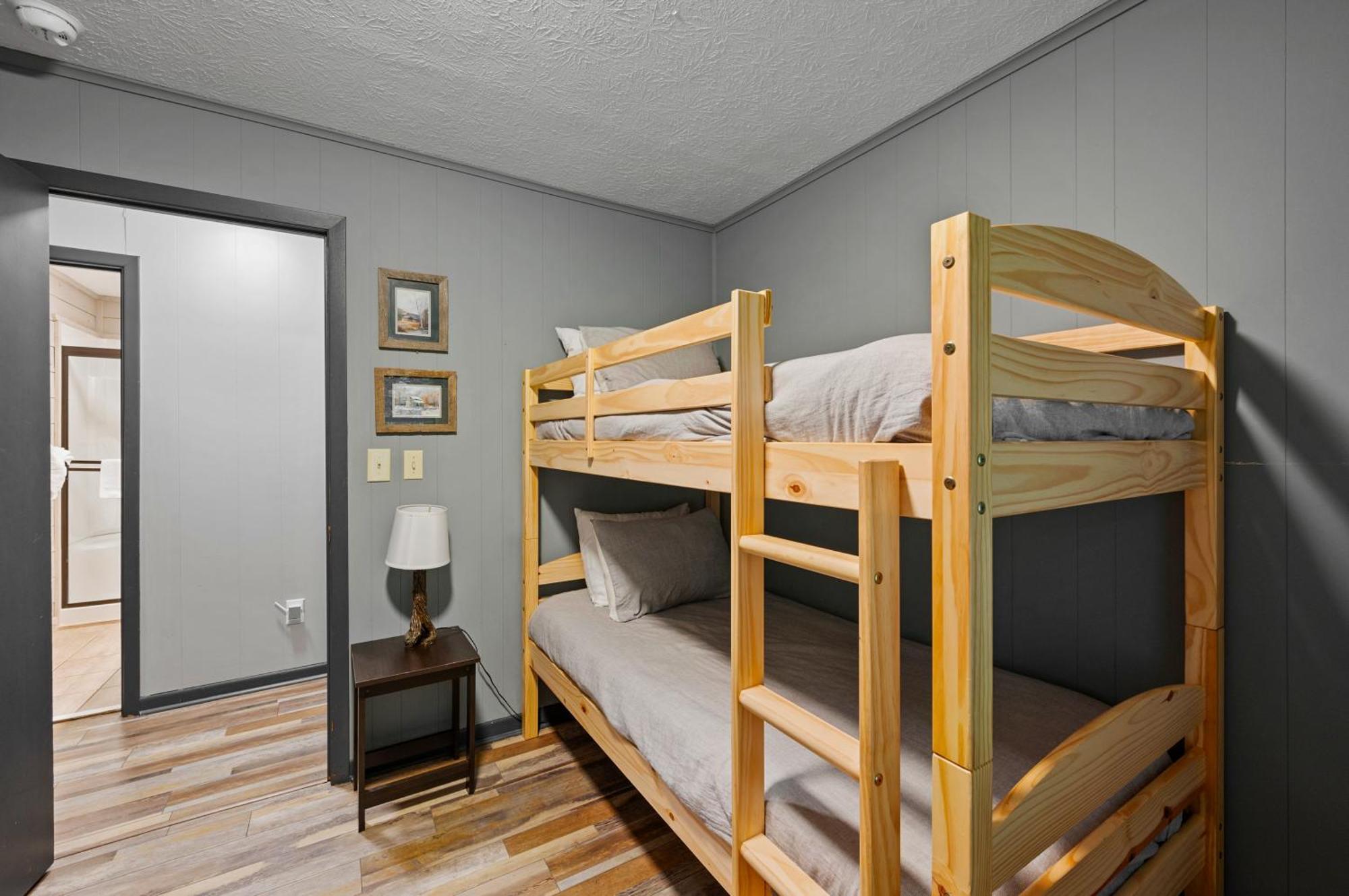 Beautiful With Fireplace And Large Game * Gatlinburg