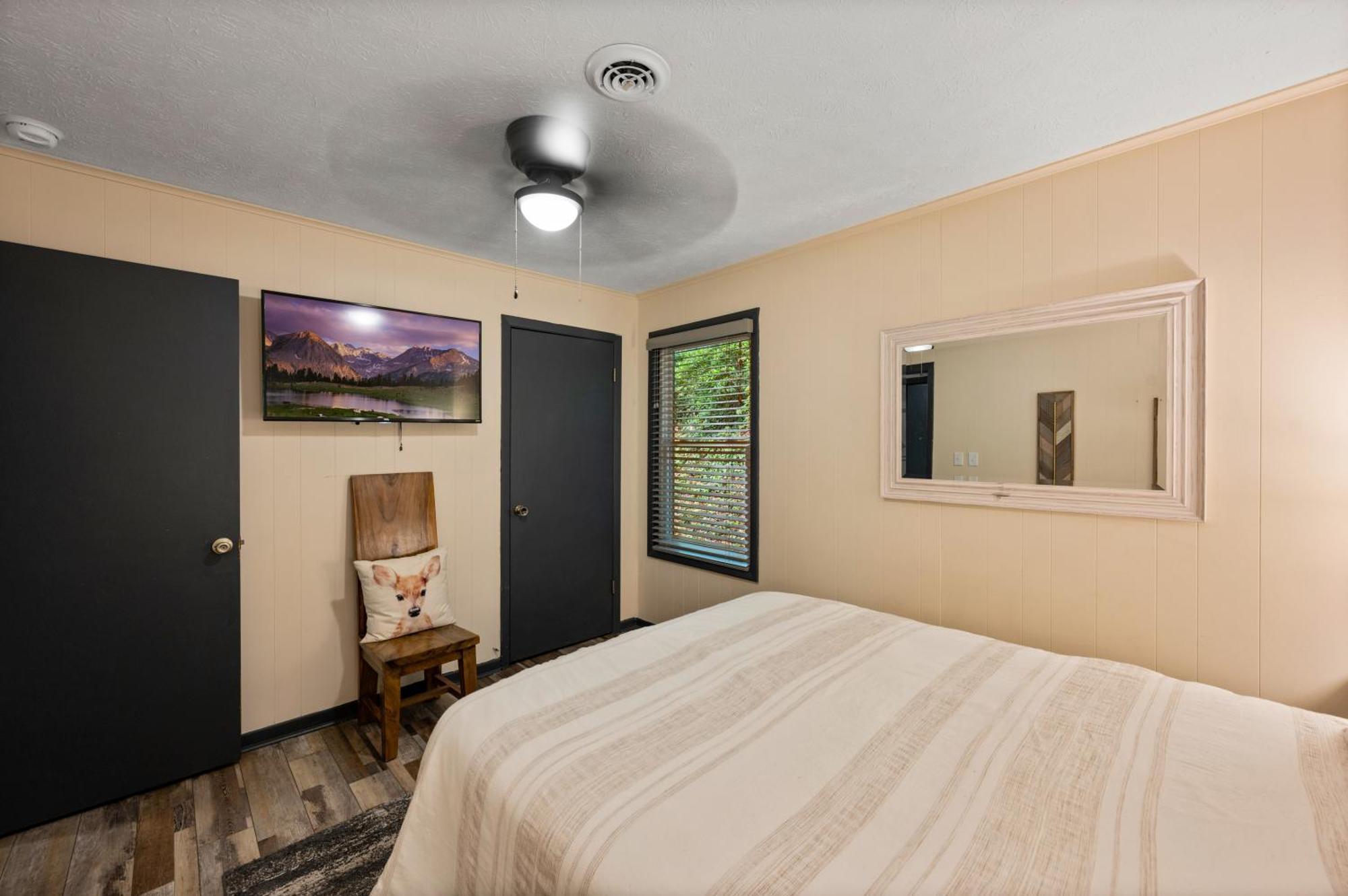 Beautiful With Fireplace And Large Game Gatlinburg