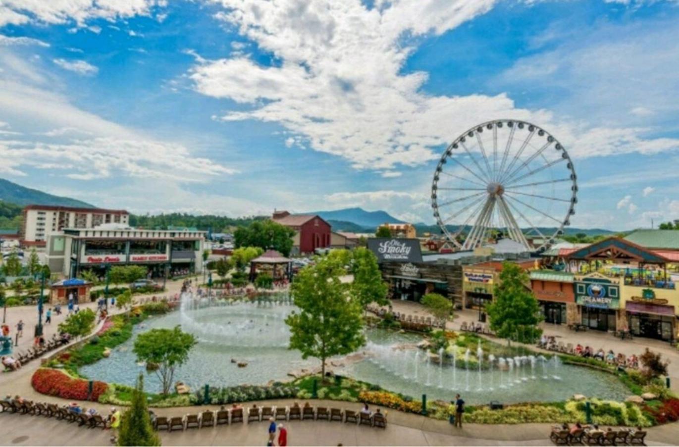Modern Style, 2 Bed Condo, Pool In Gatlinburg! *
