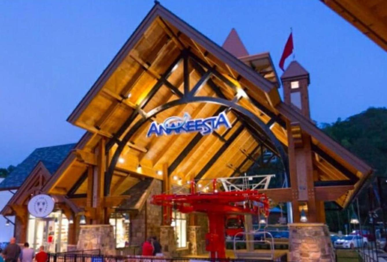 Holiday home Modern Style, 2 Bed Condo, Pool In Gatlinburg!