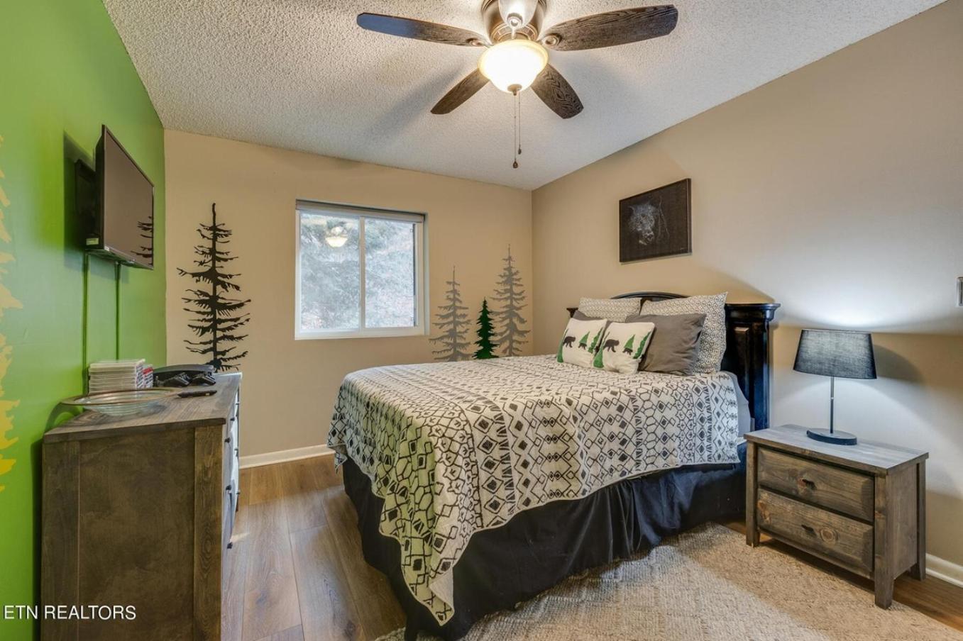 Large Modern-style W Pool, Gym, Game * Gatlinburg