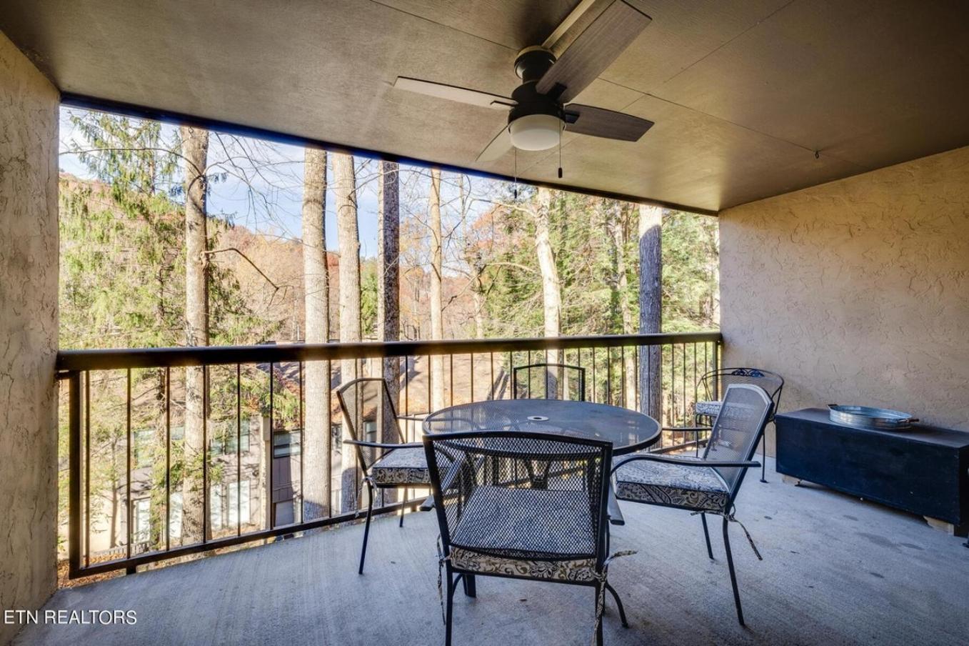 Holiday home Large Modern-style W Pool, Gym, Game