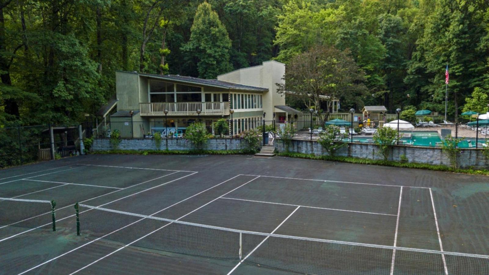 Large Modern-style W Pool, Gym, Game * Gatlinburg