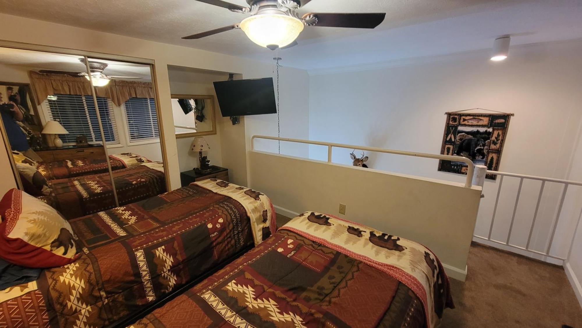 Apartment Stairway To Heaven, Breathtaking Mtn Views Indoor Pool & Hot Tub *