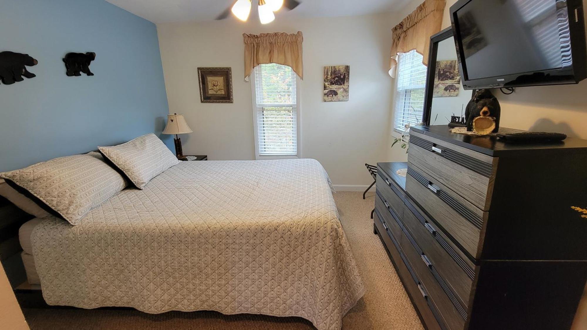 Stairway To Heaven, Breathtaking Mtn Views Indoor Pool & Hot Tub Apartment