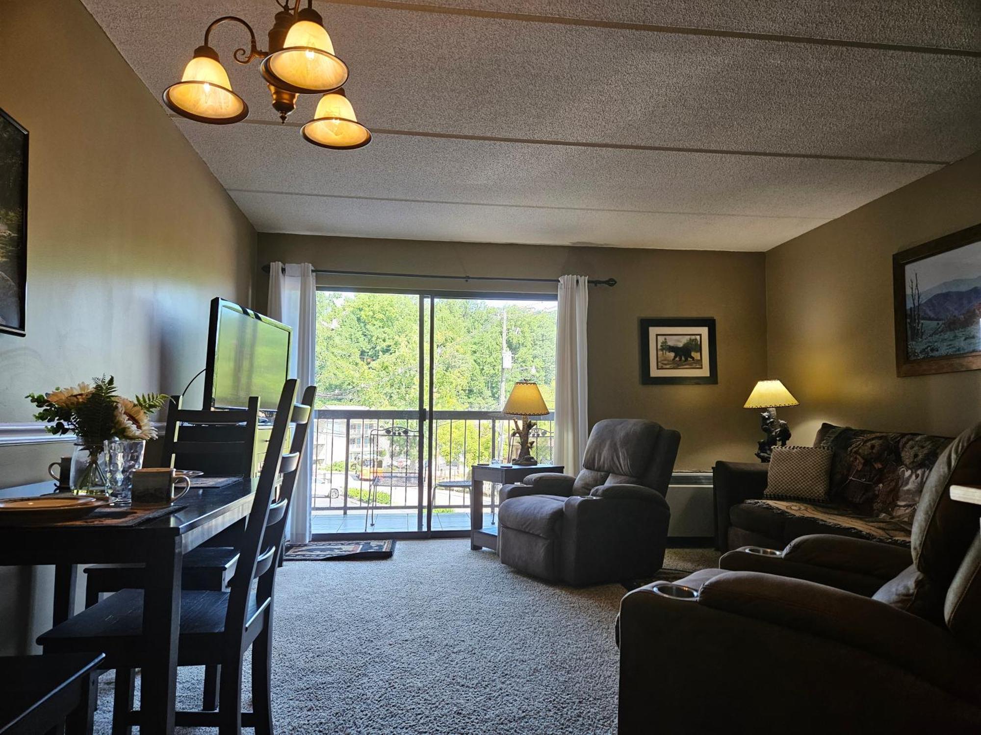 Apartment 202 Olde Place *