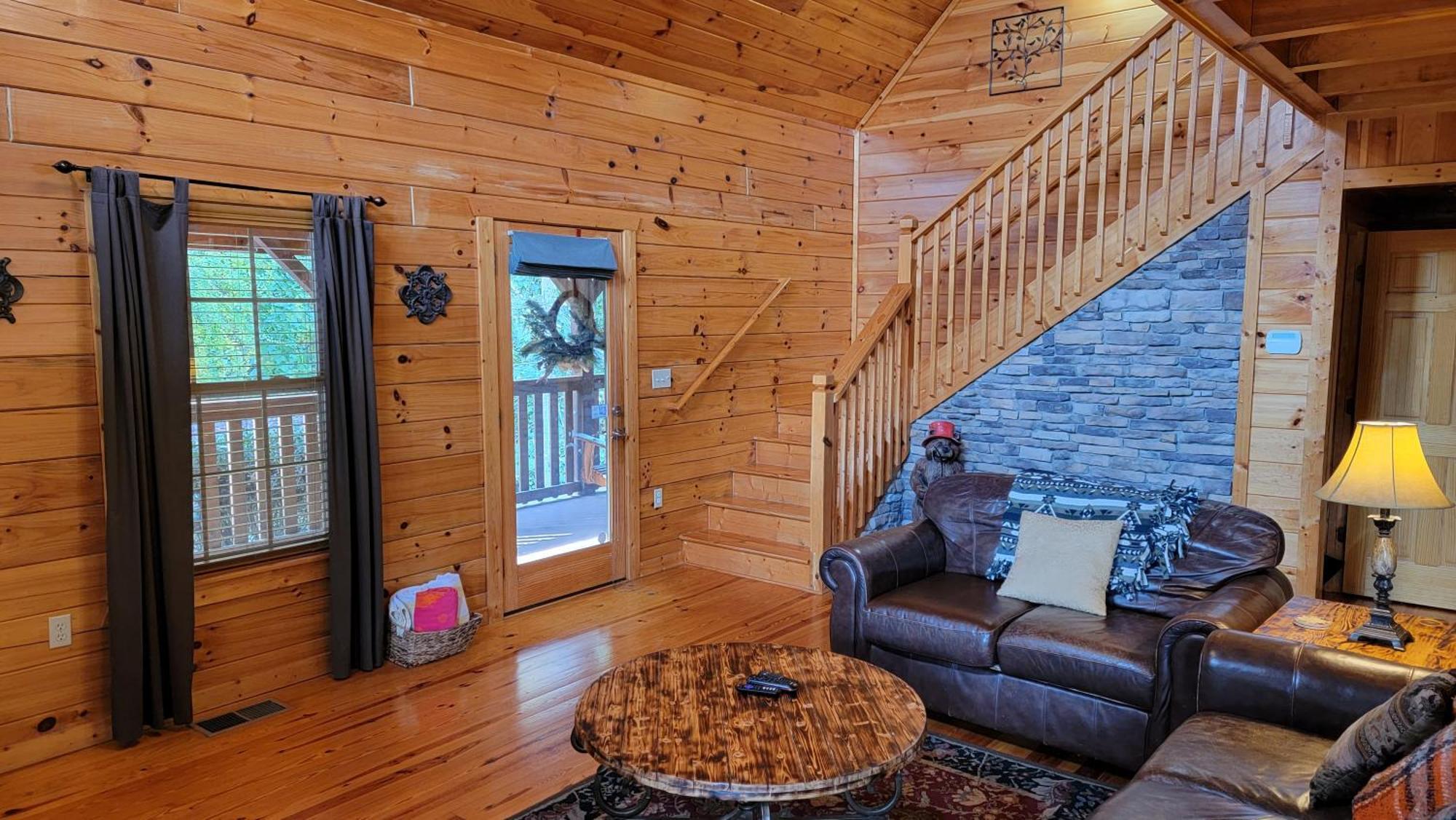 Smoky Heights Overlook, Luxury Log Cabin, Mountain & Views Holiday home