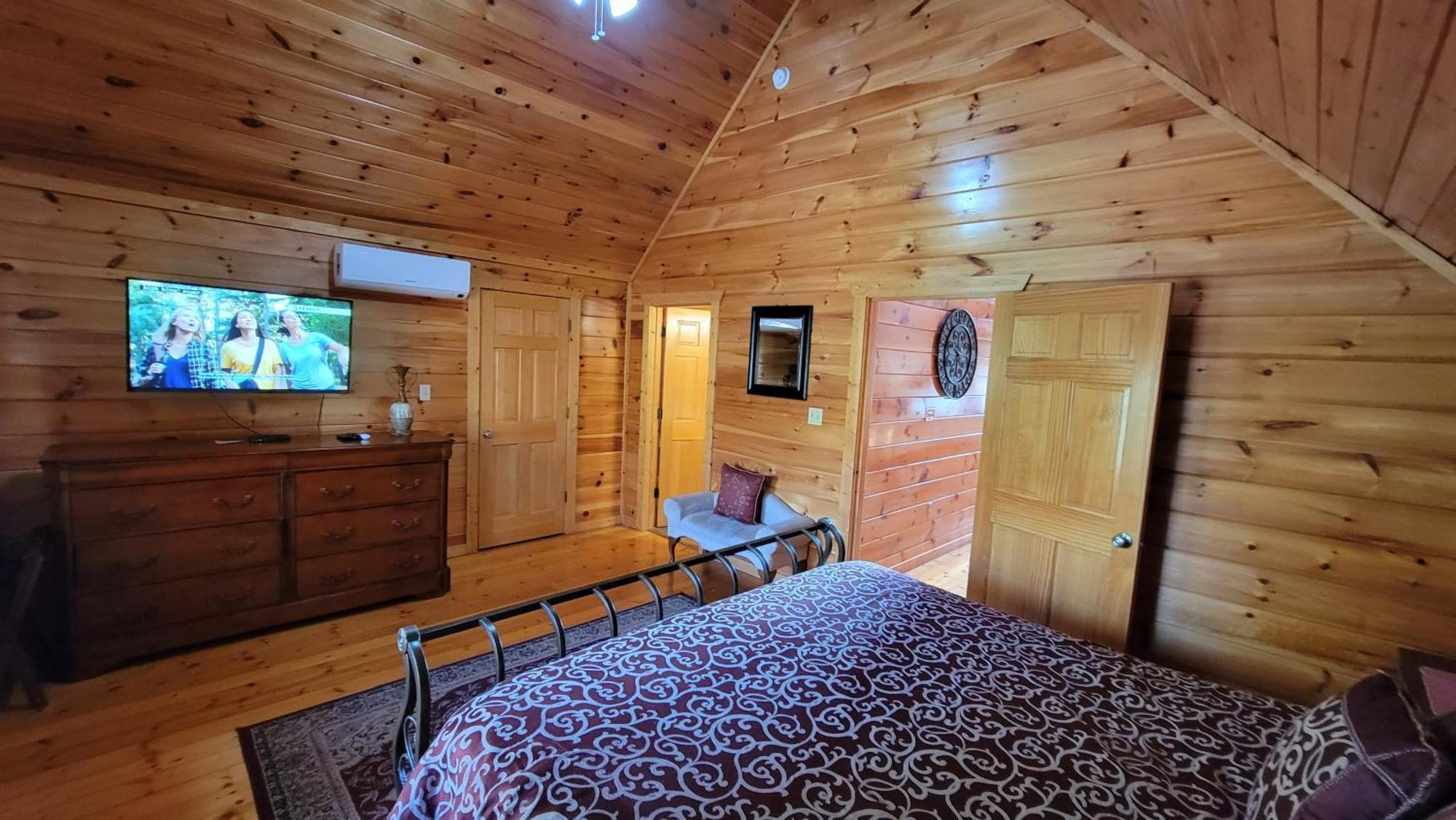 Holiday home Smoky Heights Overlook, Luxury Log Cabin, Mountain & Views Gatlinburg