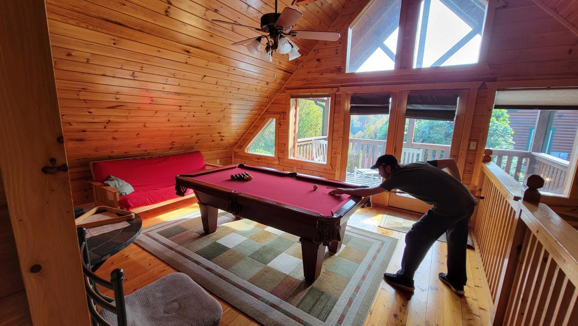 Smoky Heights Overlook, Luxury Log Cabin, Mountain & Views * Gatlinburg