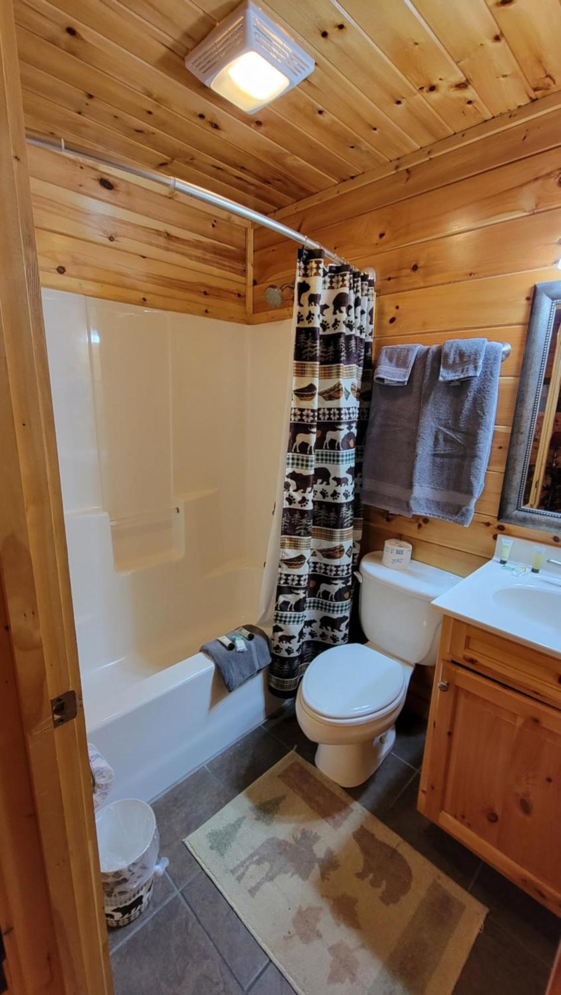 Smoky Heights Overlook, Luxury Log Cabin, Mountain & Views Holiday home