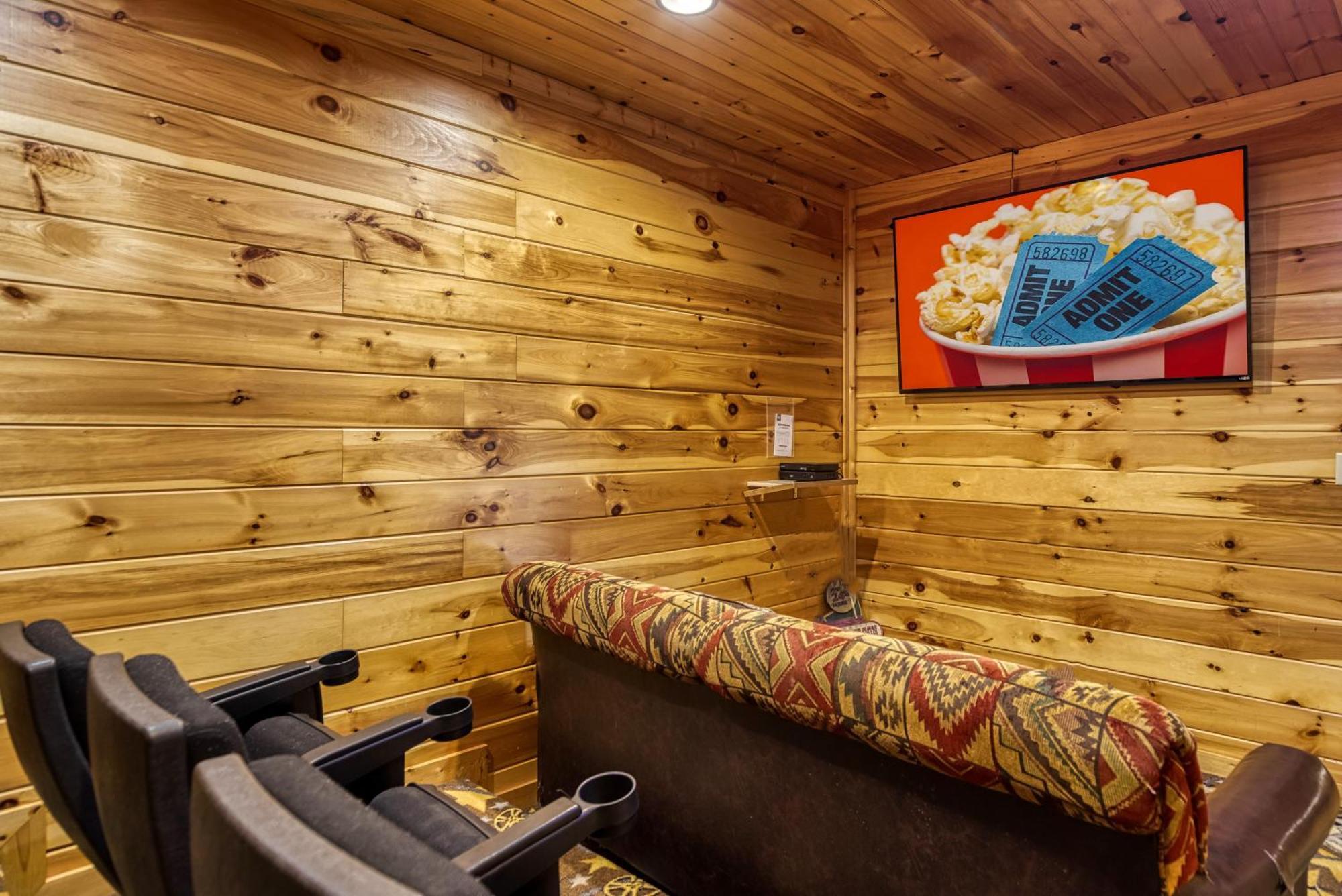 Holiday home Heights, Hot Tub, Game Room, Theater Room, 1089 Of Free Tickets For Each Paid Day