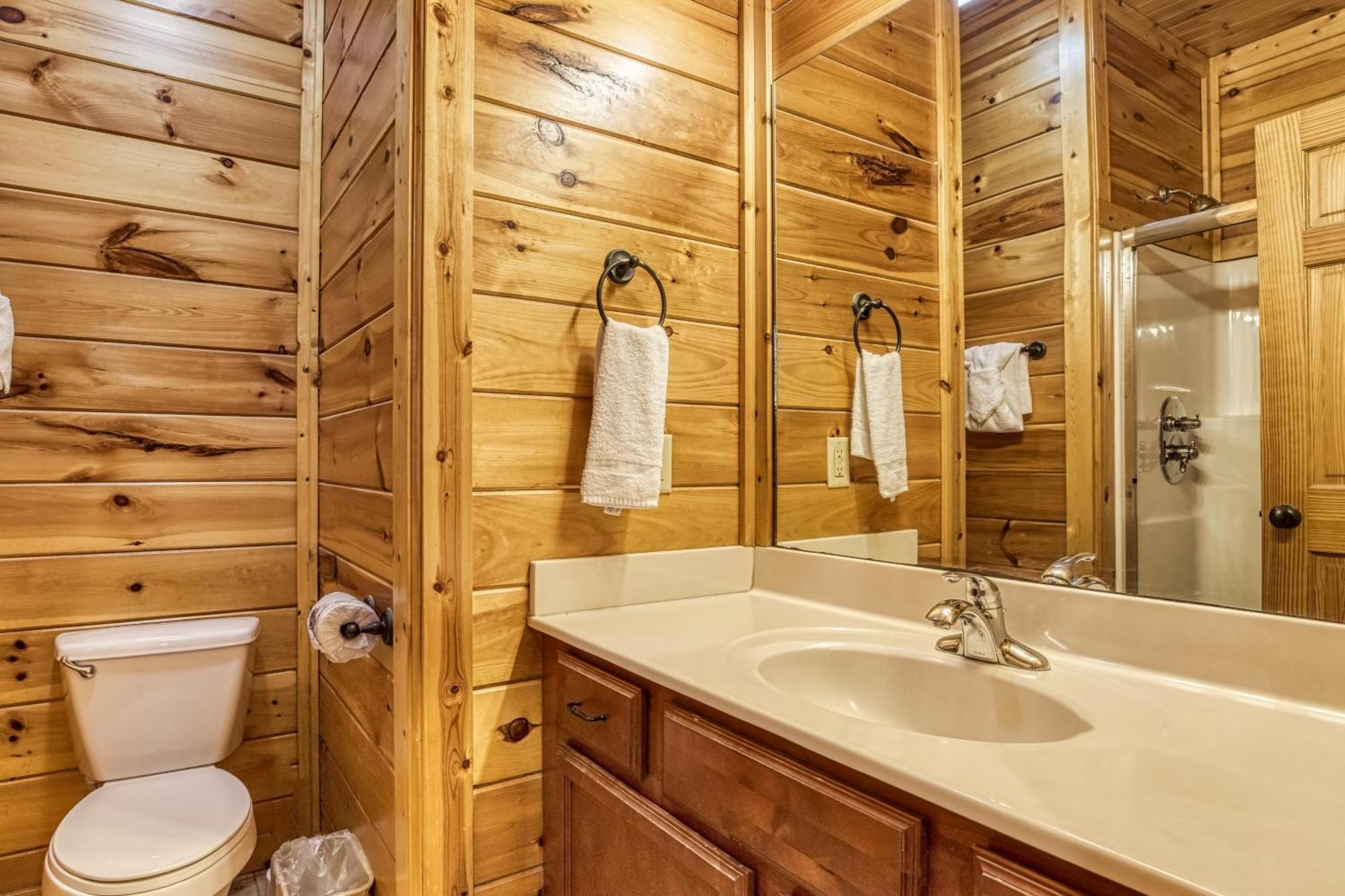 Holiday home Heights, Hot Tub, Game Room, Theater Room, 1089 Of Free Tickets For Each Paid Day *