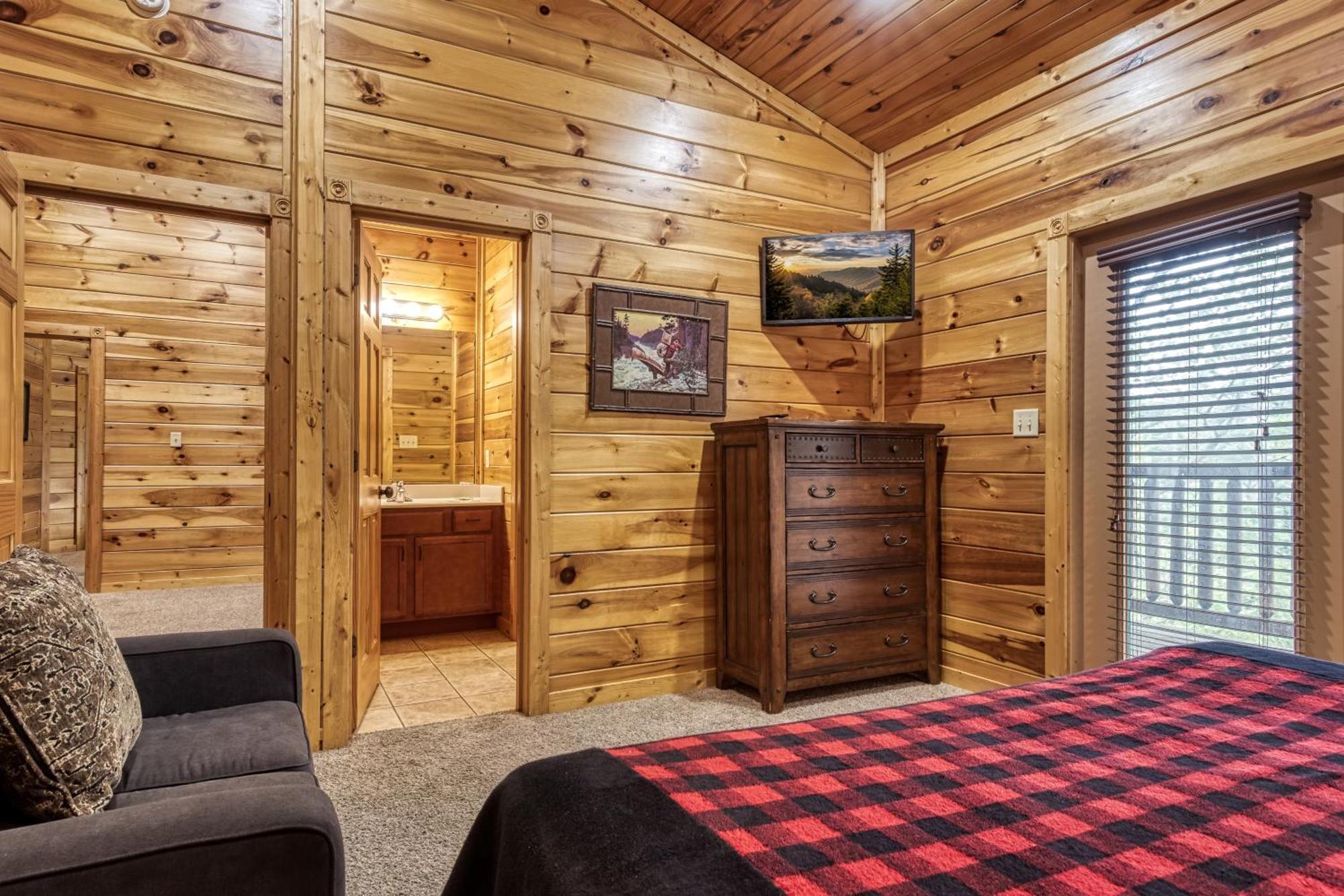 Heights, Hot Tub, Game Room, Theater Room, 1089 Of Free Tickets For Each Paid Day *
