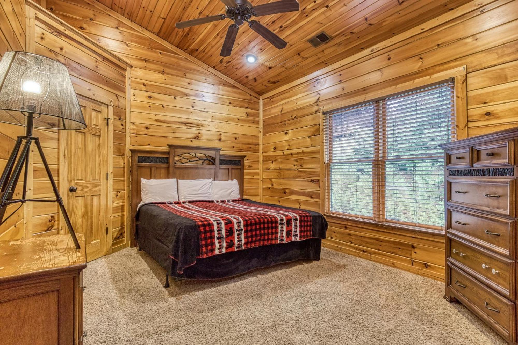 Heights, Hot Tub, Game Room, Theater Room, 1089 Of Free Tickets For Each Paid Day Holiday home Gatlinburg