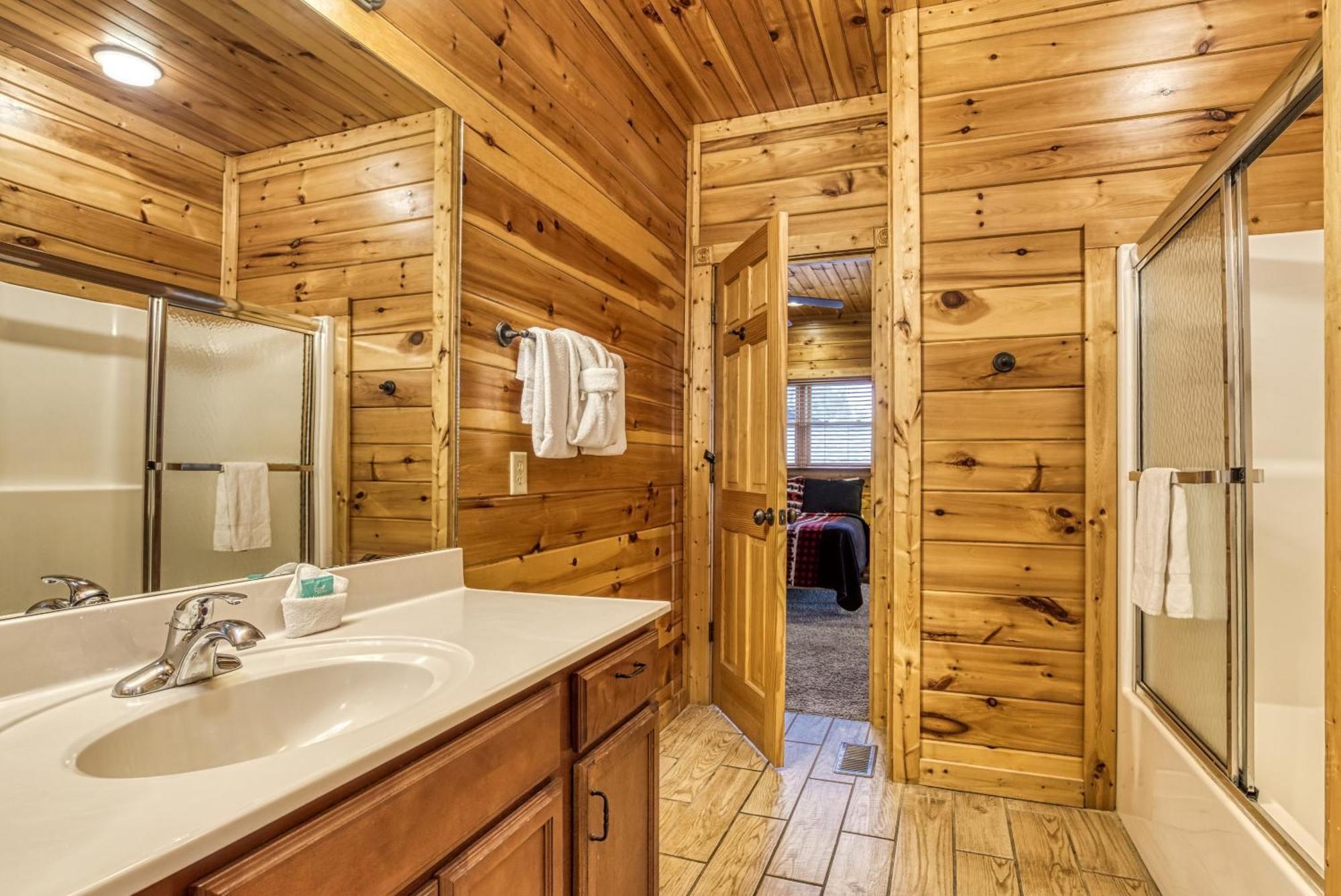 Heights, Hot Tub, Game Room, Theater Room, 1089 Of Free Tickets For Each Paid Day * Gatlinburg