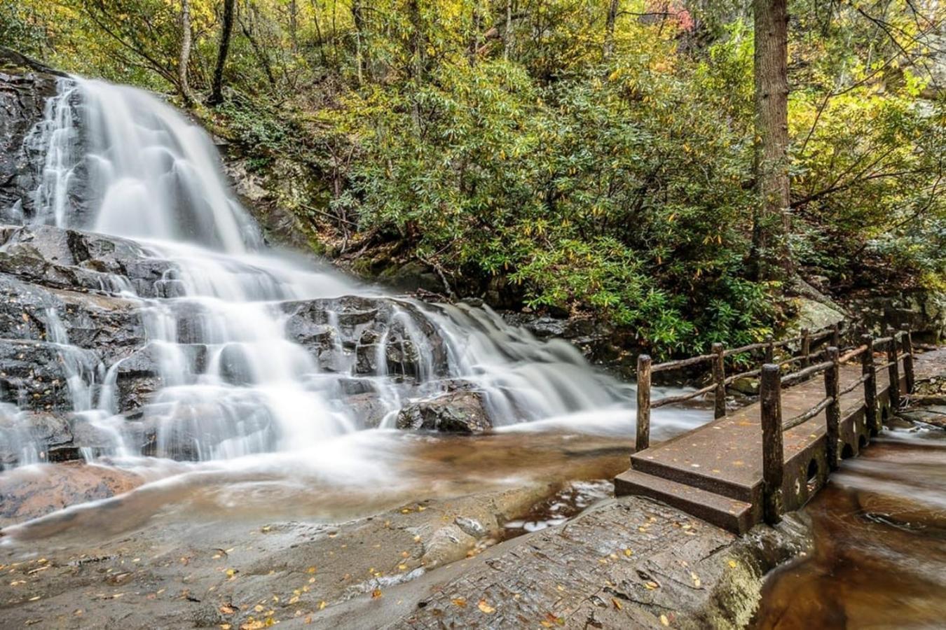 Luxurious Condo, Pool, Fireplace, Hiking *