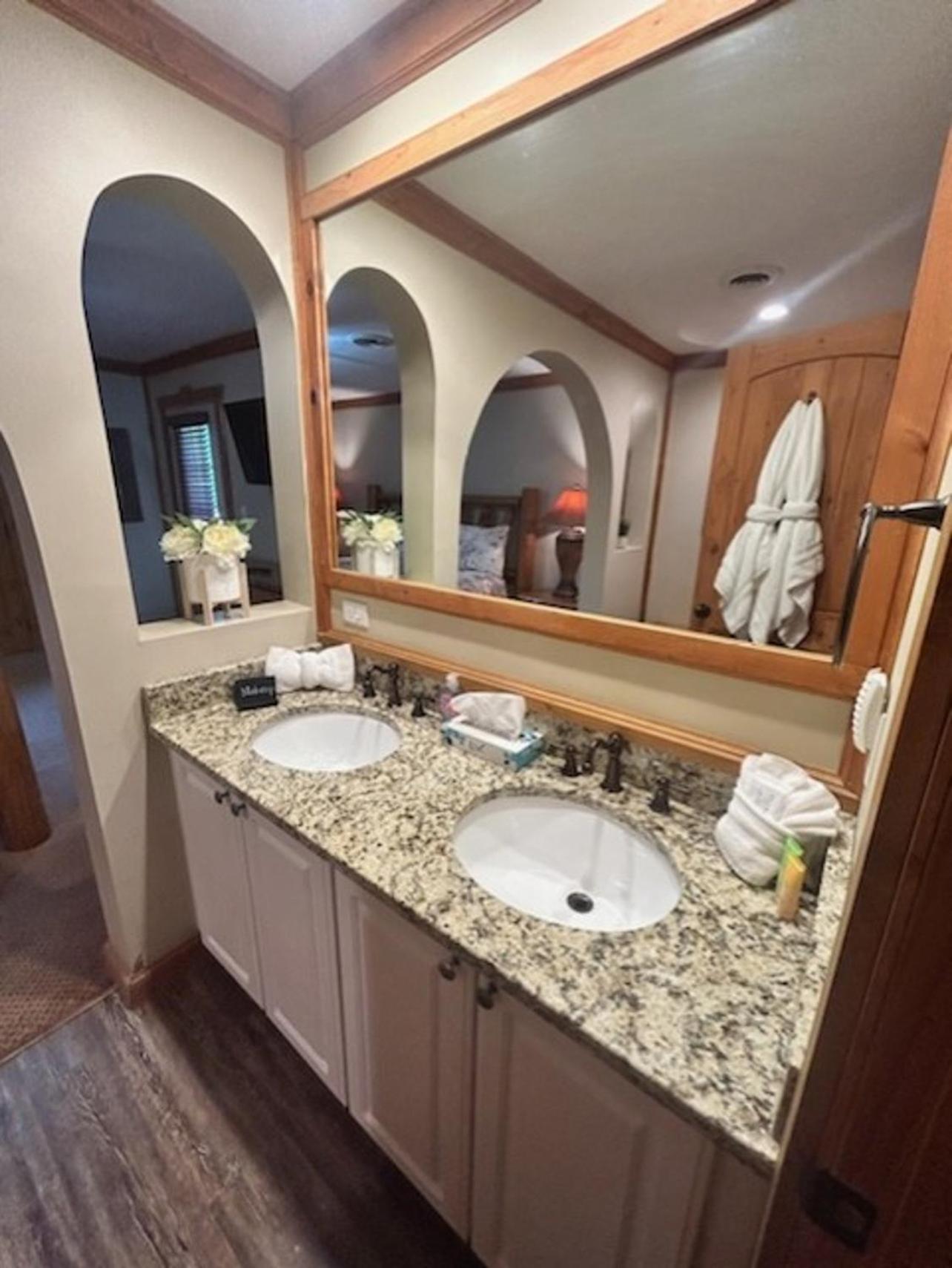 Holiday home Newly Remodeled, Pool Table, Pool, Gym, Hiking! Gatlinburg