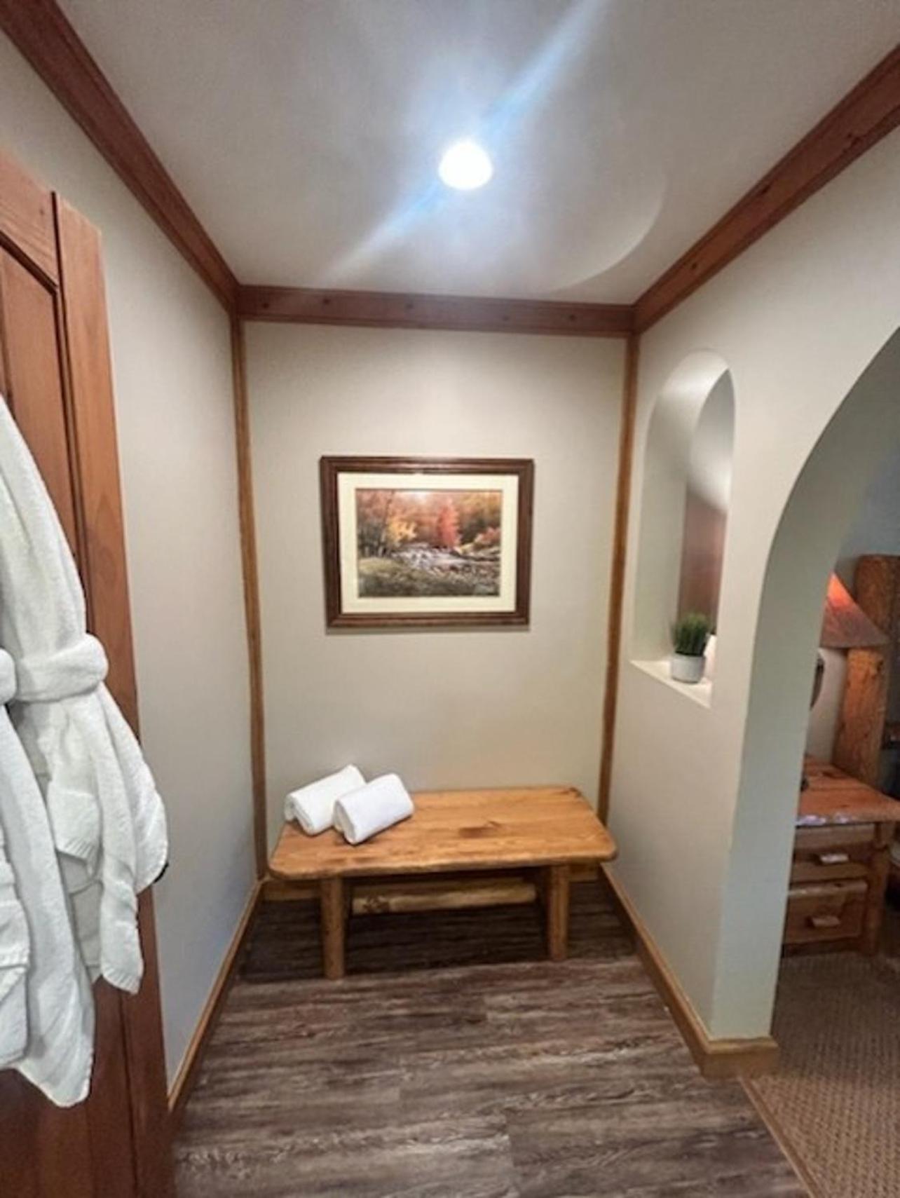 Newly Remodeled, Pool Table, Pool, Gym, Hiking! Holiday home Gatlinburg