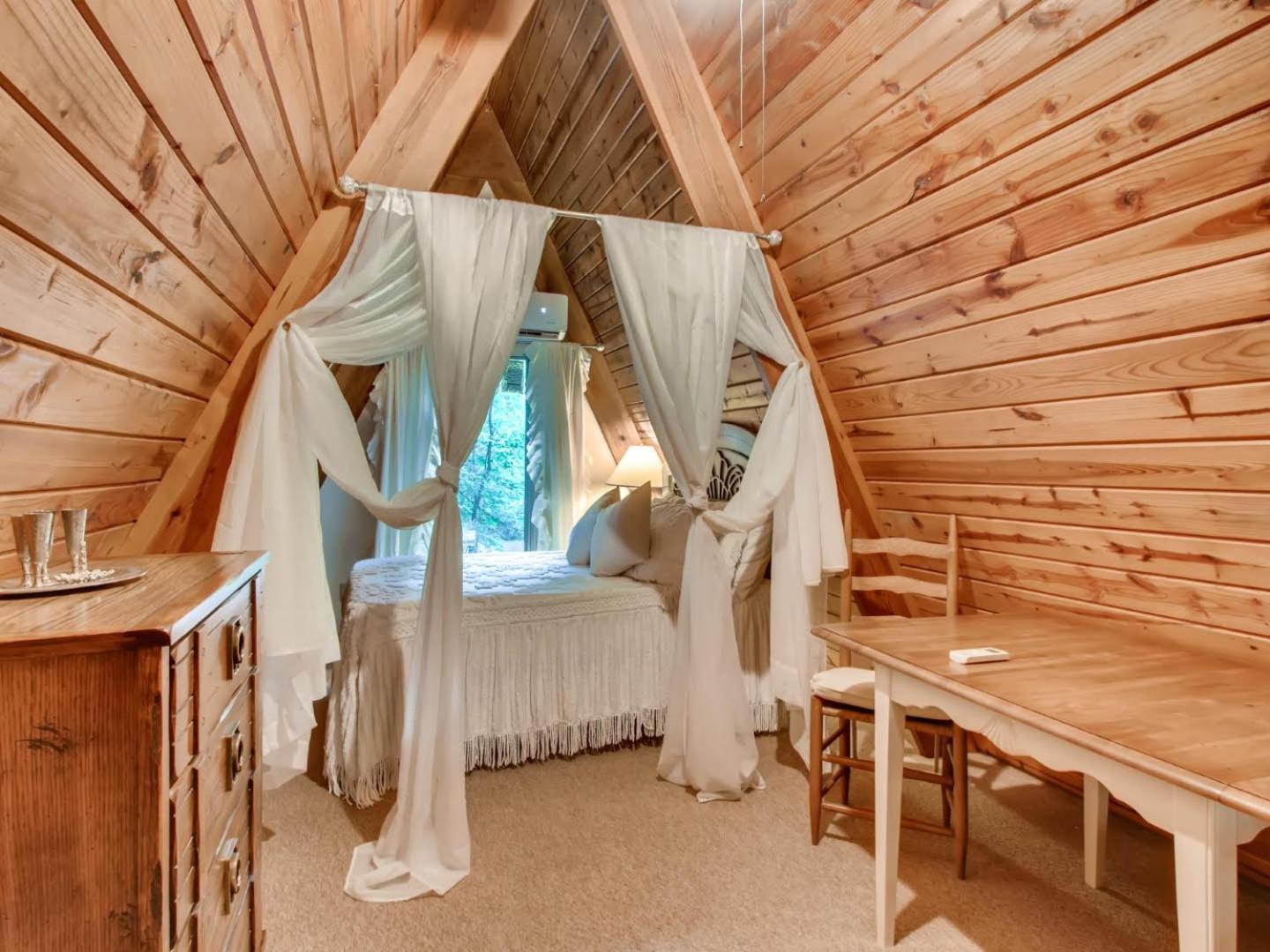 Rolling Waters Chalet Gatlinburg