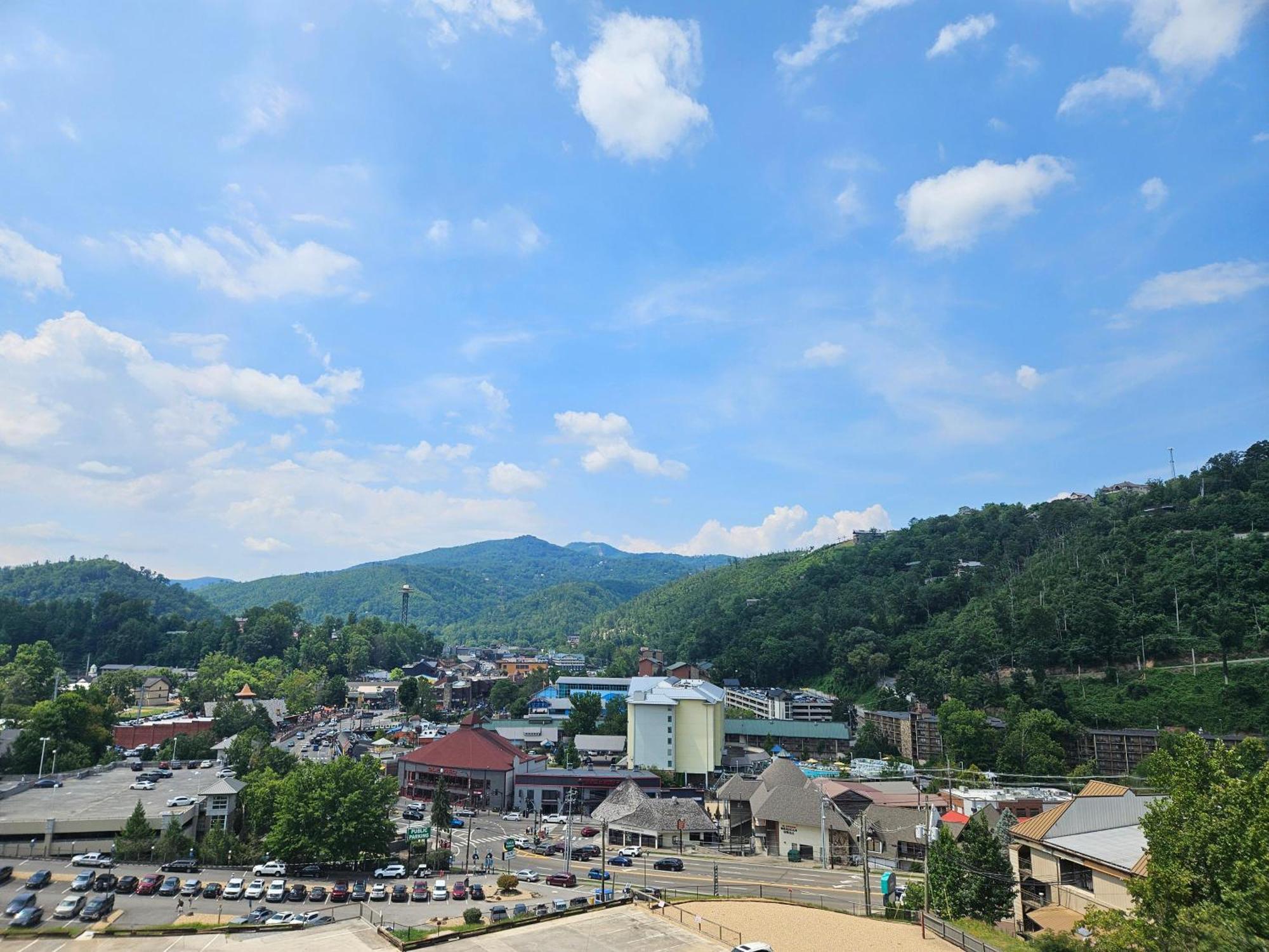 Chateau 503 * Gatlinburg