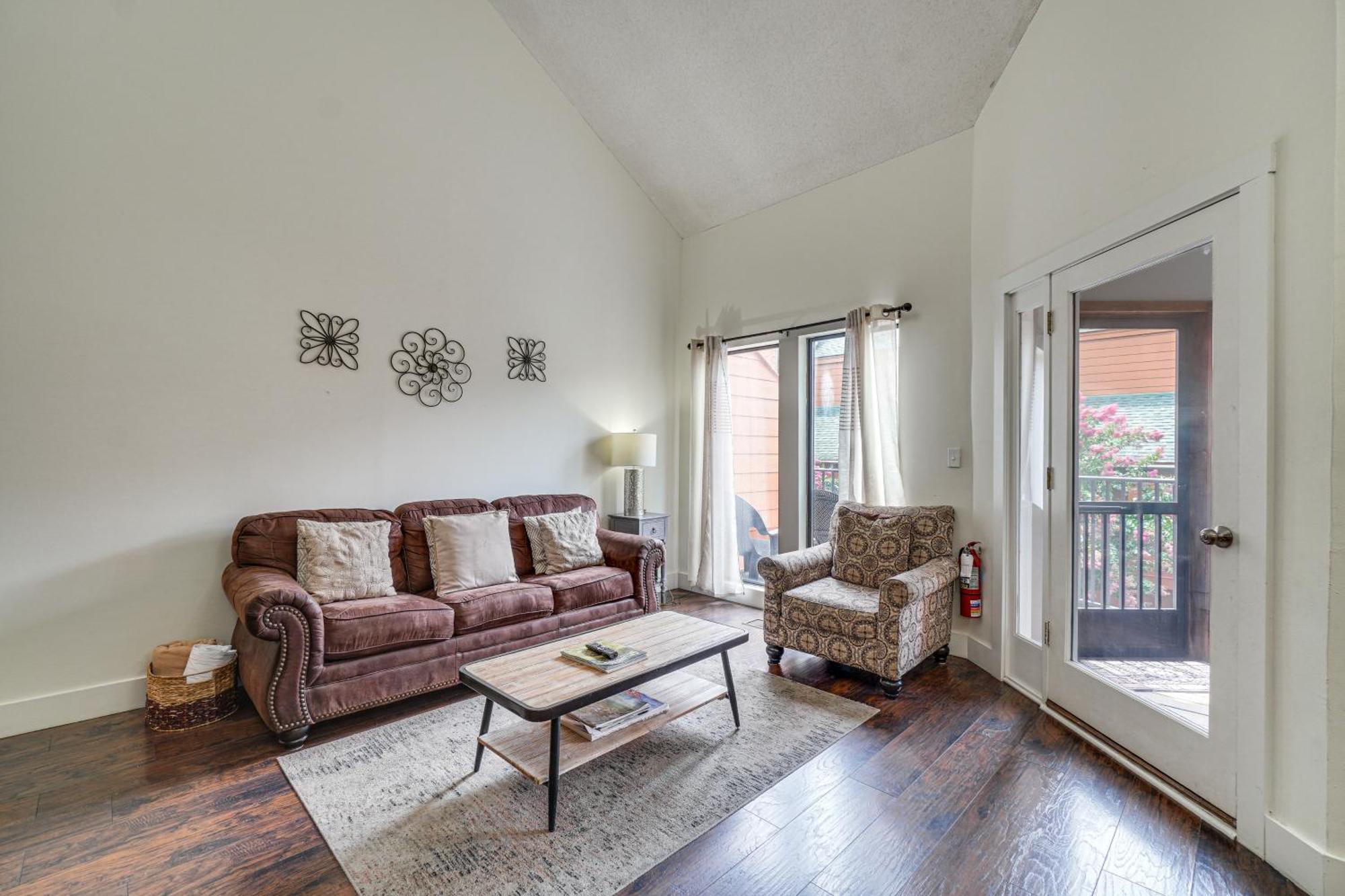 Mountain Townhome With Pool Access! Holiday home