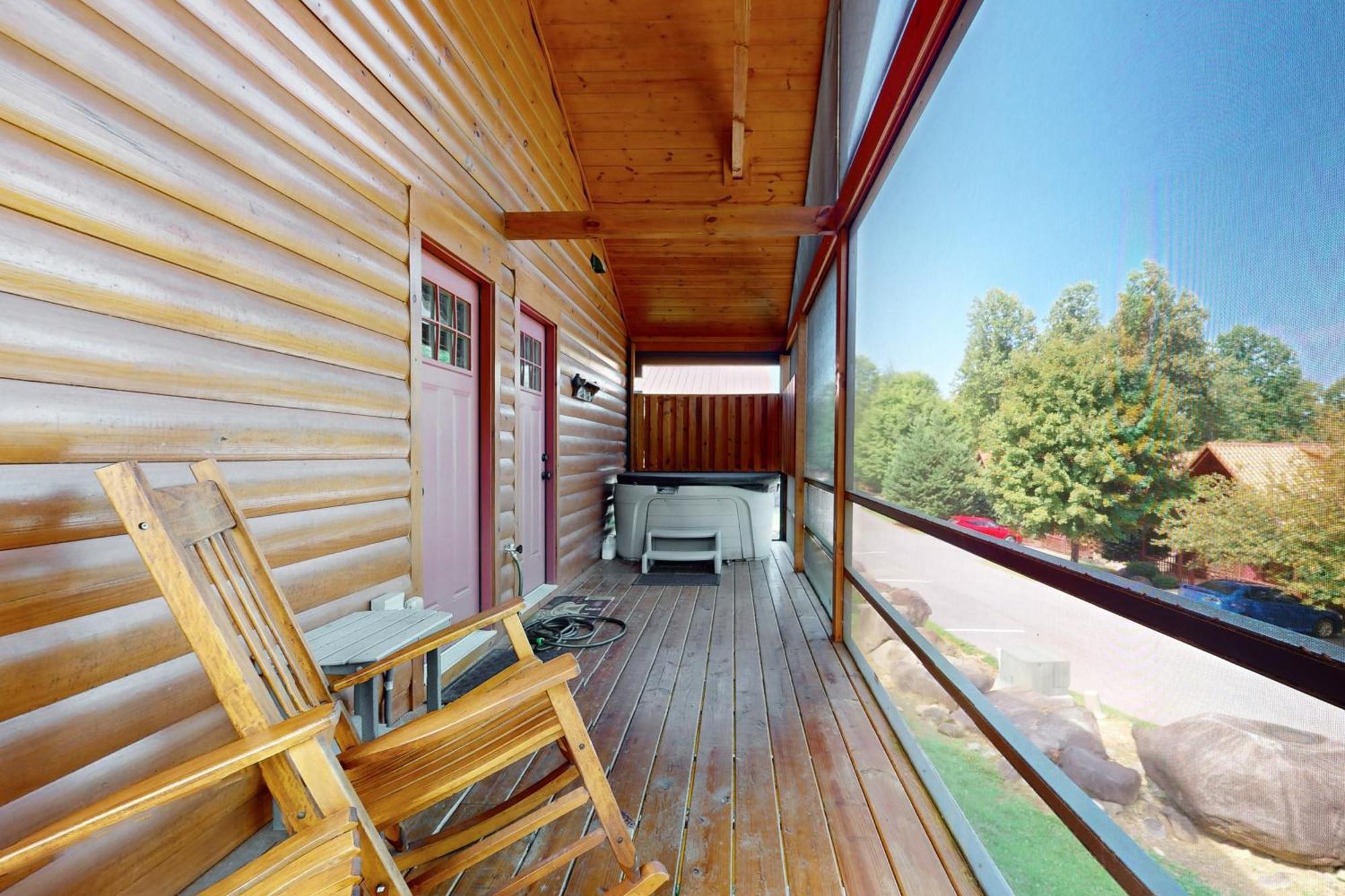 White Oak Southern Comfort * Gatlinburg
