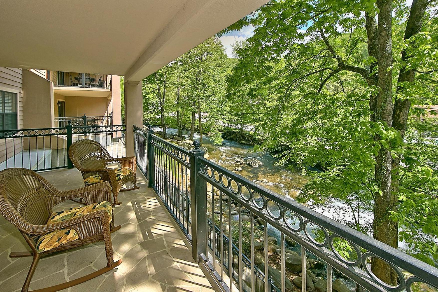 Gatehouse - 106 Apartment