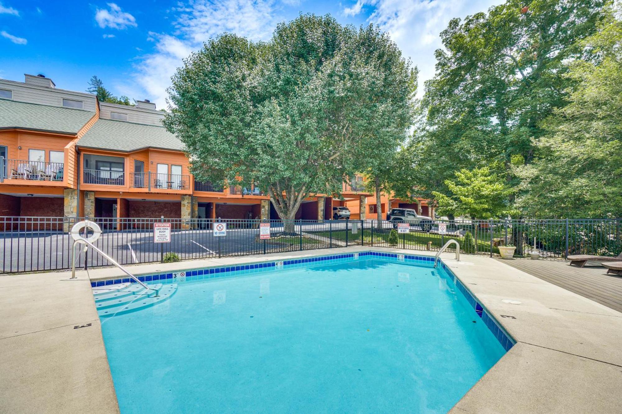 Mountain Townhome With Pool Access! Holiday home