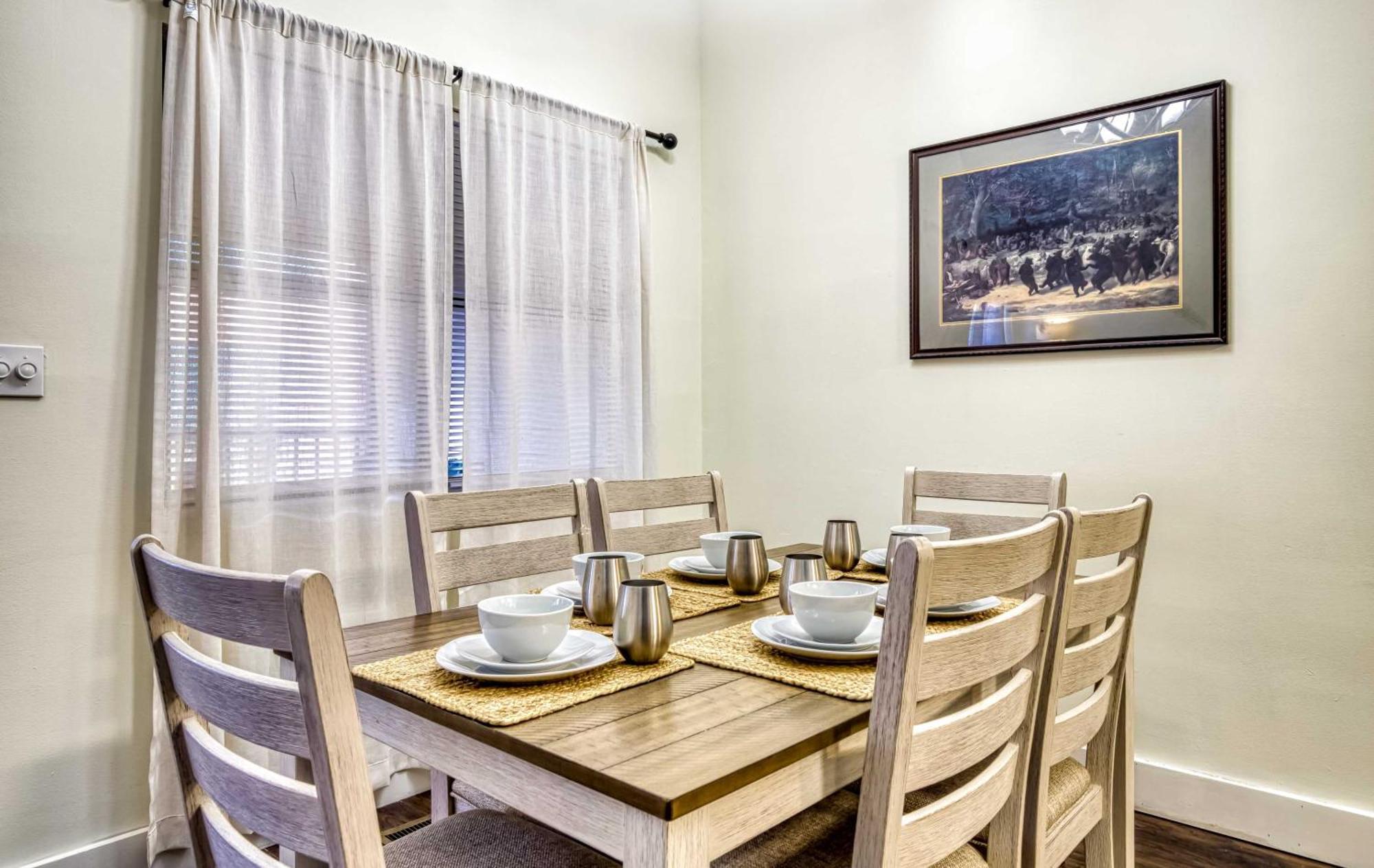 Mountain Townhome With Pool Access! * Gatlinburg