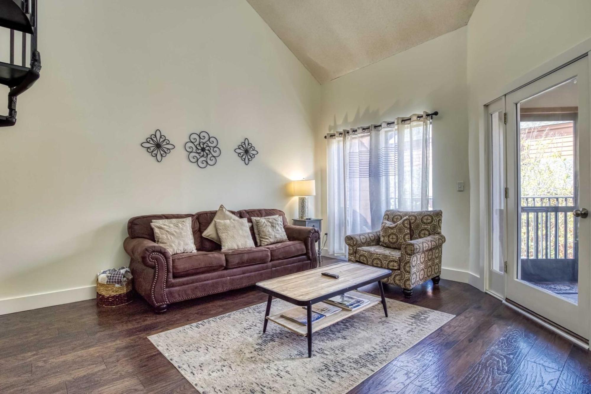 Mountain Townhome With Pool Access! Holiday home