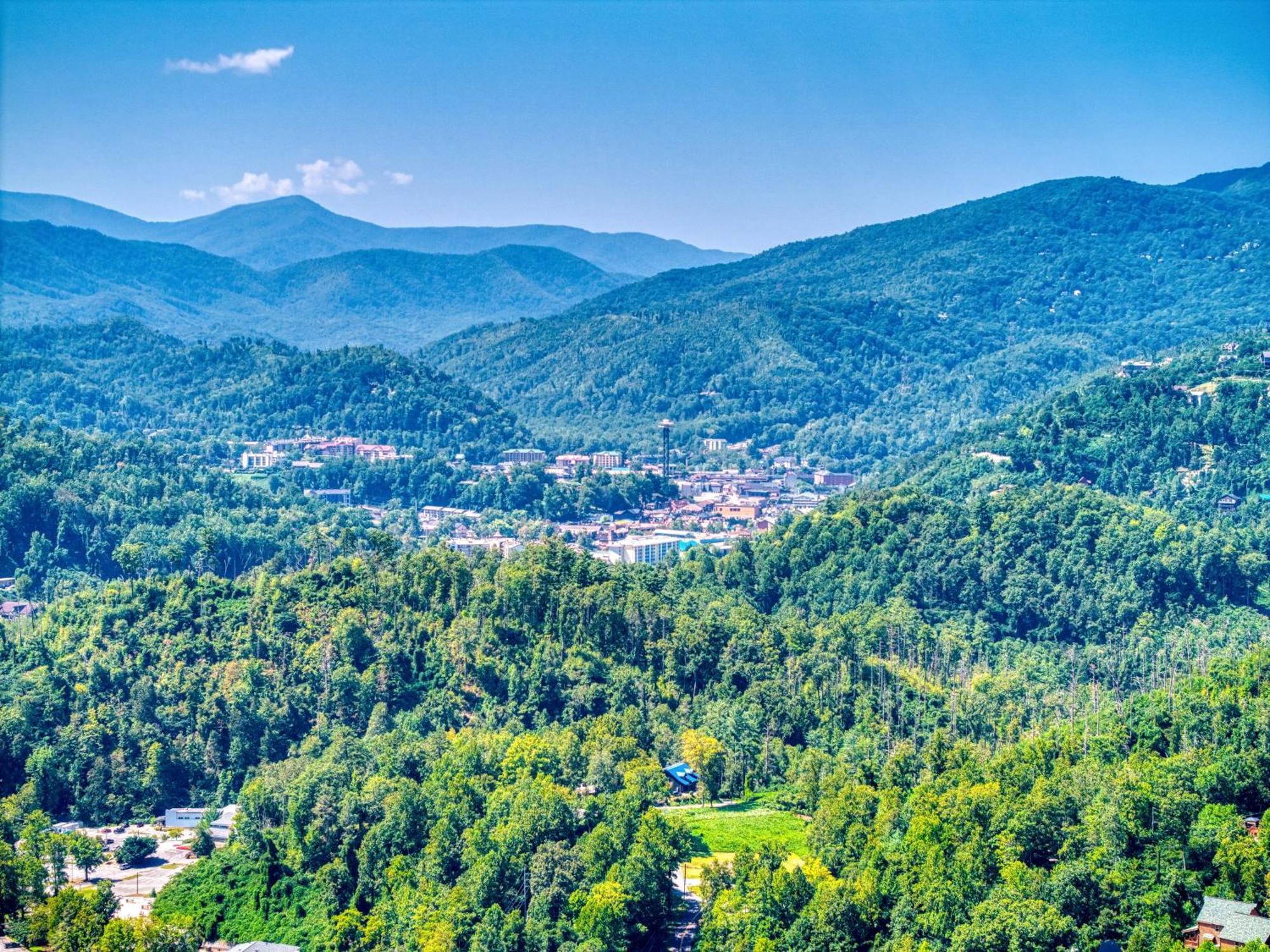 Heights, Hot Tub, Game Room, Theater Room, 1089 Of Free Tickets For Each Paid Day * Gatlinburg