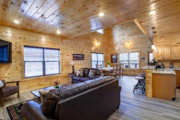 Escape To Nature's Embrace - Indoor Pool & Theatre Holiday home