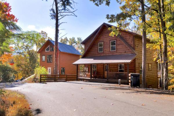 Escape To Nature's Embrace - Indoor Pool & Theatre * Gatlinburg