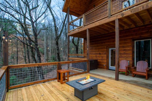 Escape To Nature's Embrace - Indoor Pool & Theatre * Gatlinburg