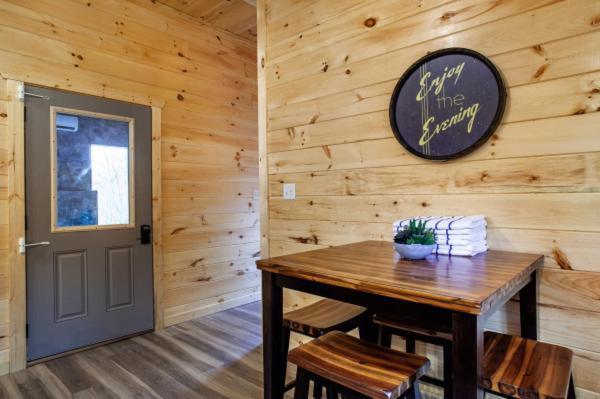 Escape To Nature's Embrace - Indoor Pool & Theatre Gatlinburg