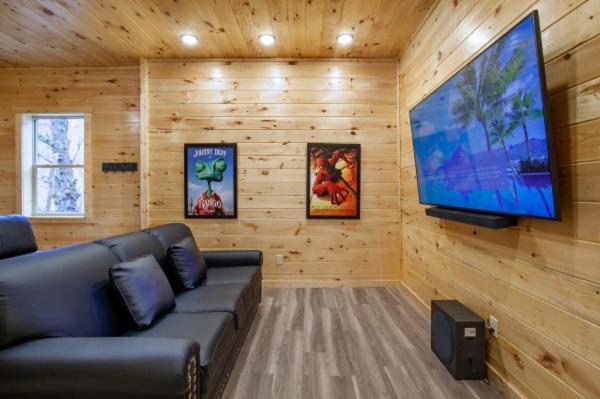 Escape To Nature's Embrace - Indoor Pool & Theatre * Gatlinburg