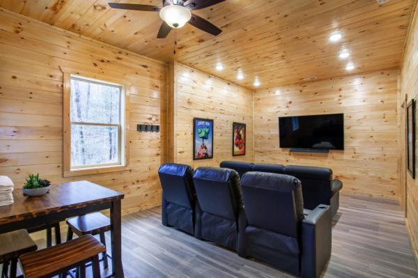 Escape To Nature's Embrace - Indoor Pool & Theatre