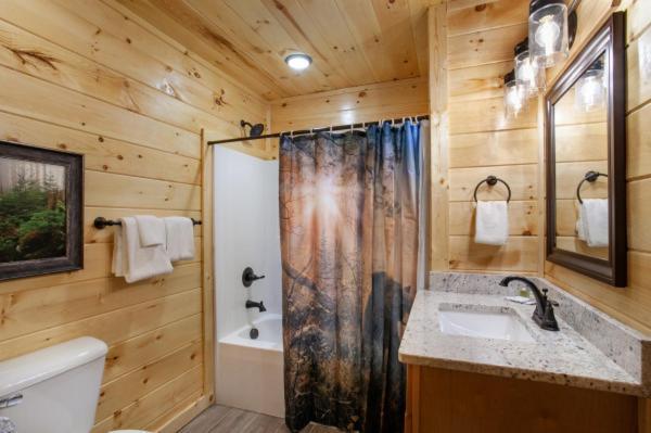 Escape To Nature's Embrace - Indoor Pool & Theatre Holiday home Gatlinburg