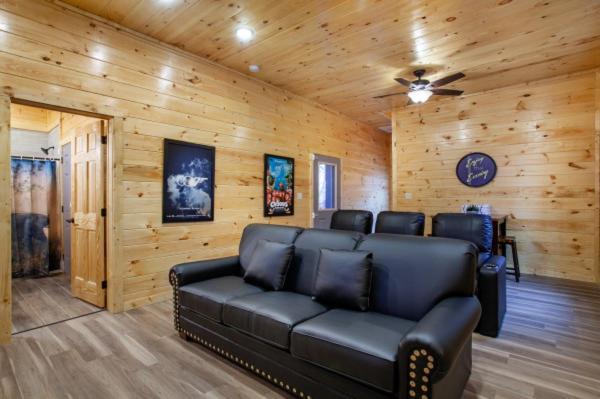 Escape To Nature's Embrace - Indoor Pool & Theatre Gatlinburg